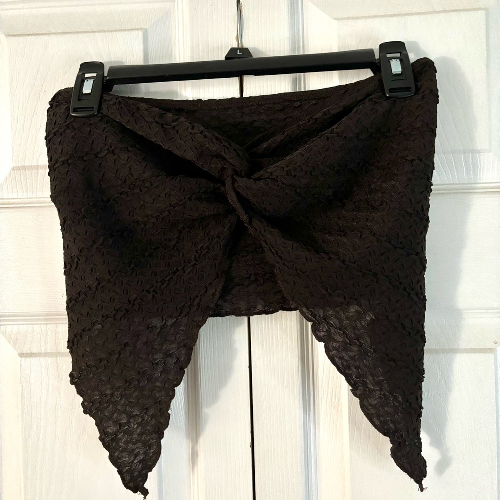 Front tie strapless top